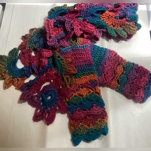 Hand made scarf and mitt set - Picture 1 of 5